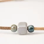 Colar em cortiça com cerâmica branca quadrada e cerâmica redonda verde mesclado - Image 4