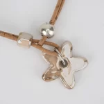 Necklace in natural cork with beige ceramic in the shape of a flower - Image 3