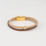 Pulseira em cortiça natural com brilhante e passador dourado