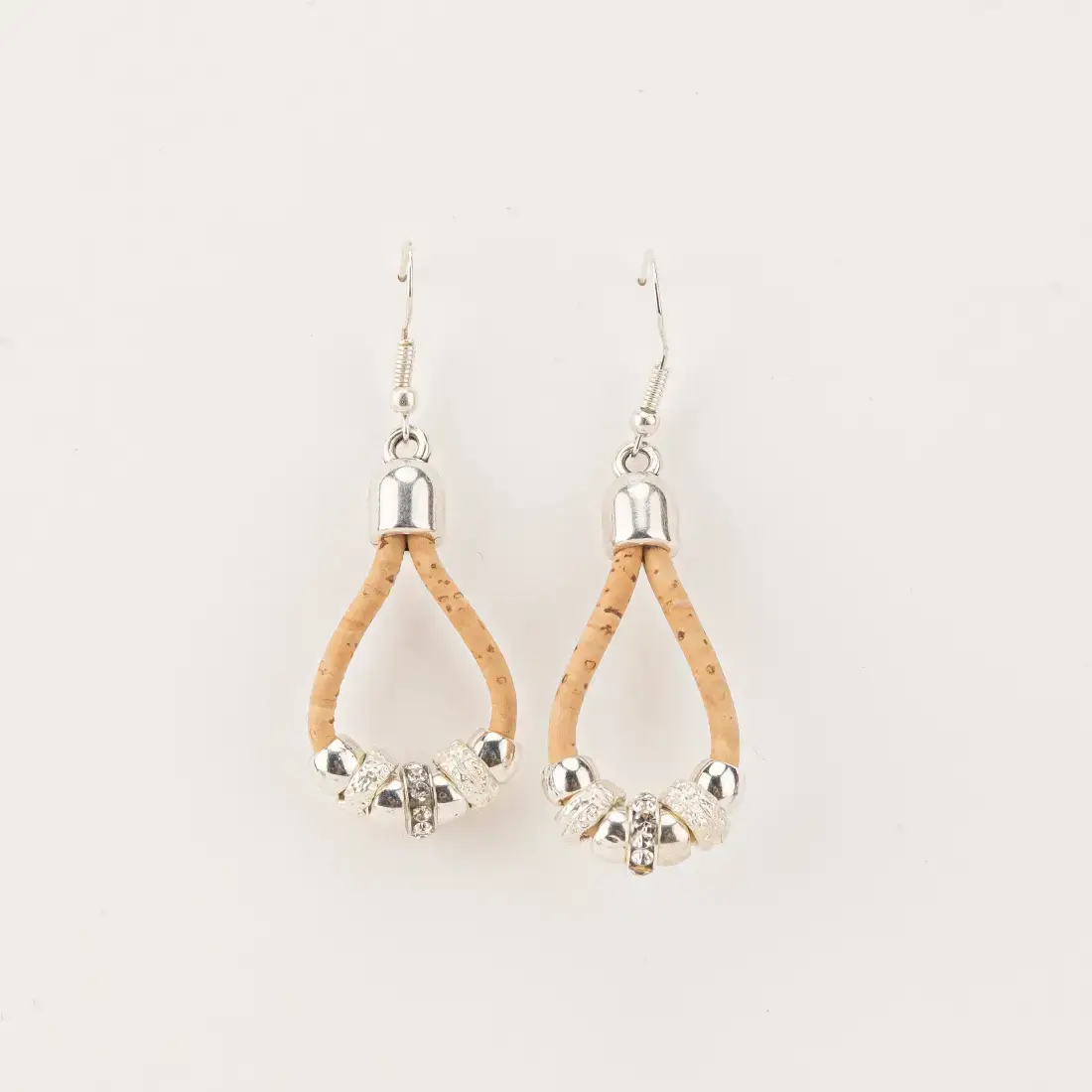 9151.01ER06 Natural cork earrings with shiny silver beads - Image 1