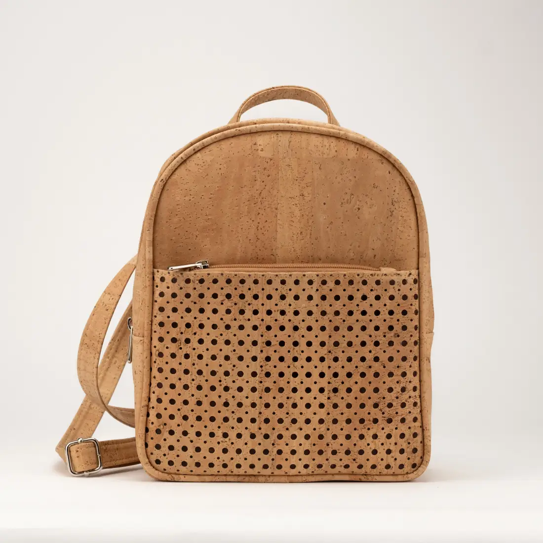 A106.01B36 Laser backpack in cork with brown background - Image 1