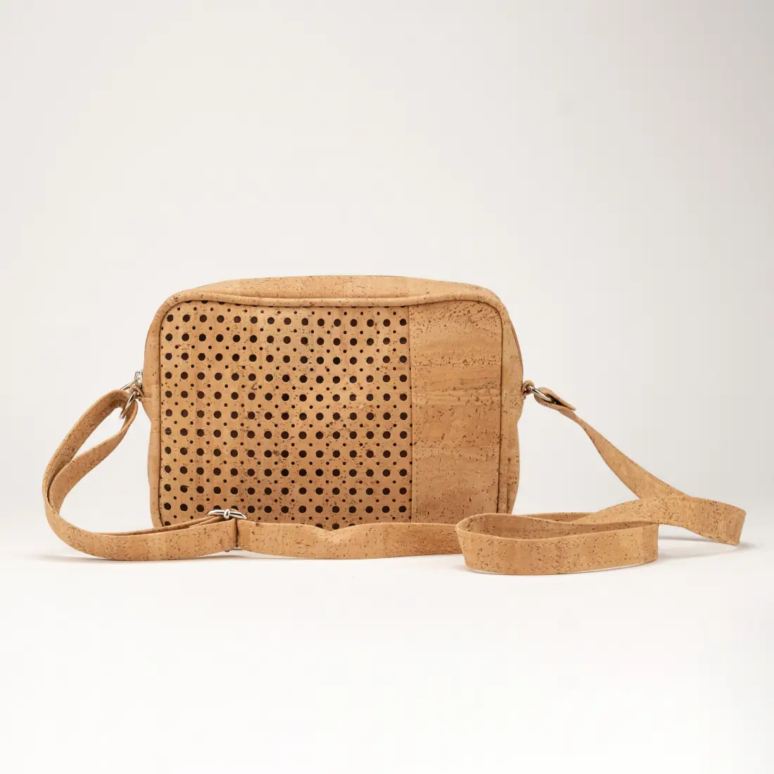 A109.01B36 Cork shoulder bag with laser - Image 1