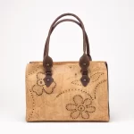 Mala totte em cortiça natural com laterias e pegas em castanho.
