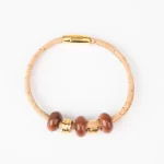 Pulseira em cortiça natural com duas voltas, cerâmicas com pepitas douradas e contas redondas e tubos - Image 2