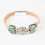 Pulseira de duas voltas com flor prata, duas cerâmicas e contas prata