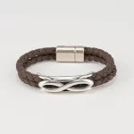 Bracelet with two turns and a metal piece in the shape of an infinity
