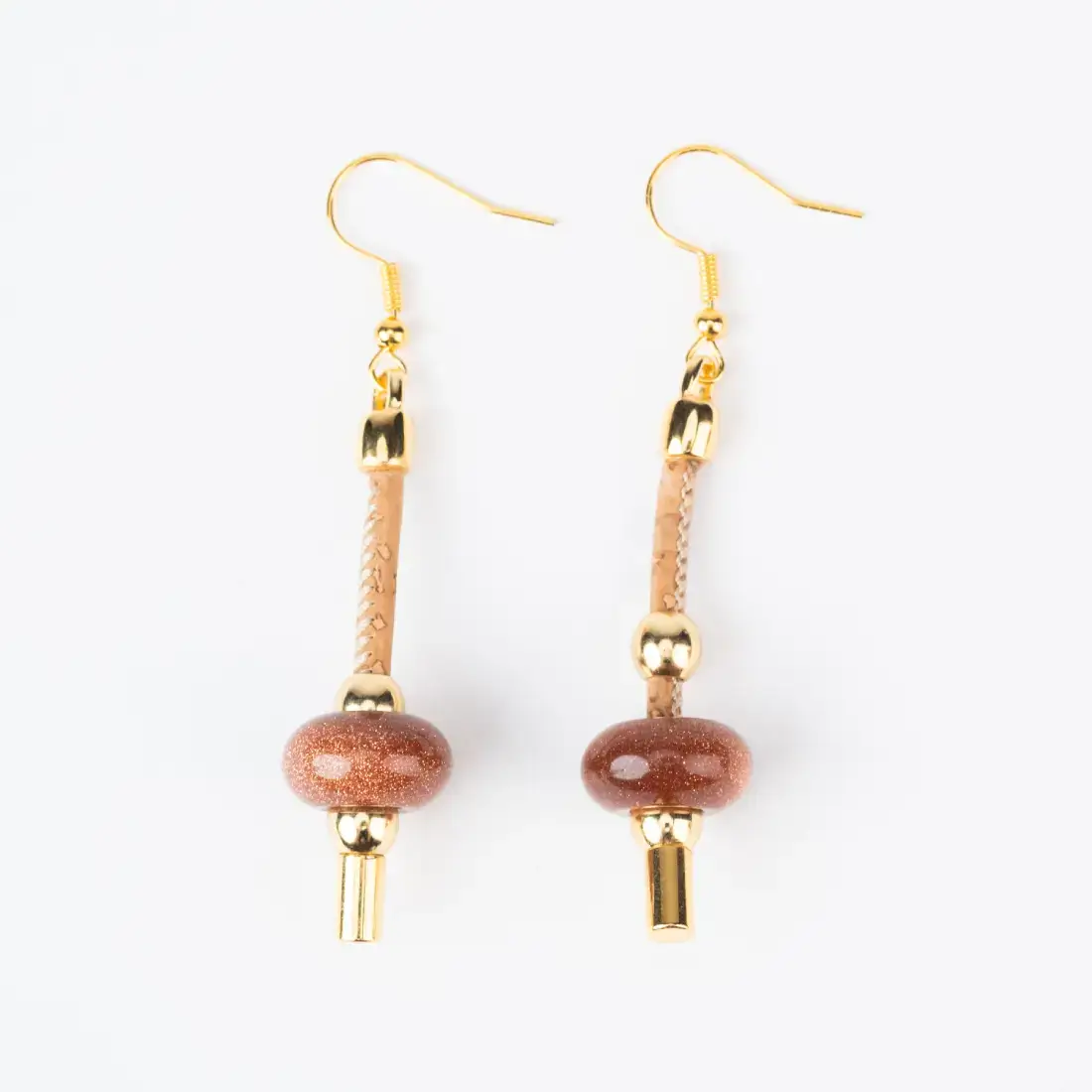 A502.01ER01 Cork earrings with brown ceramic with gold nuggets and gold beads - Image 1